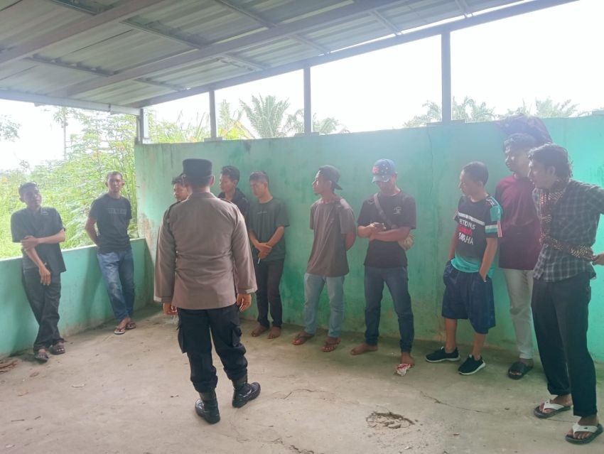Polsek Indrapura Polres Batubara mengamankan 13 TKI ilegal, termasuk WNA asal Bangladesh dan India, yang hendak diselundupkan ke Malaysia.