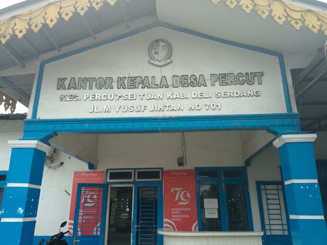 Kantor Desa Percut, Kecamatan Percut Seituan, Kabupaten Deli Serdang di Jalan M Yusuf Jintan Nomor 701.