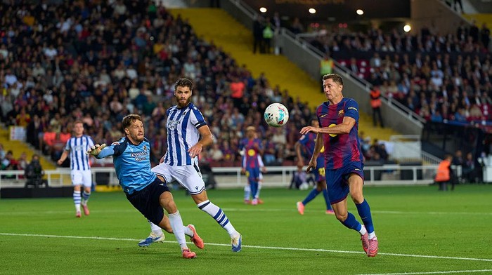 Jules Kounde dan Robert Lewandowski tampil gemilang saat Barcelona comeback dan mengalahkan Real Sociedad 2-1 di LaLiga, Minggu (28/9/2025) malam WIB.