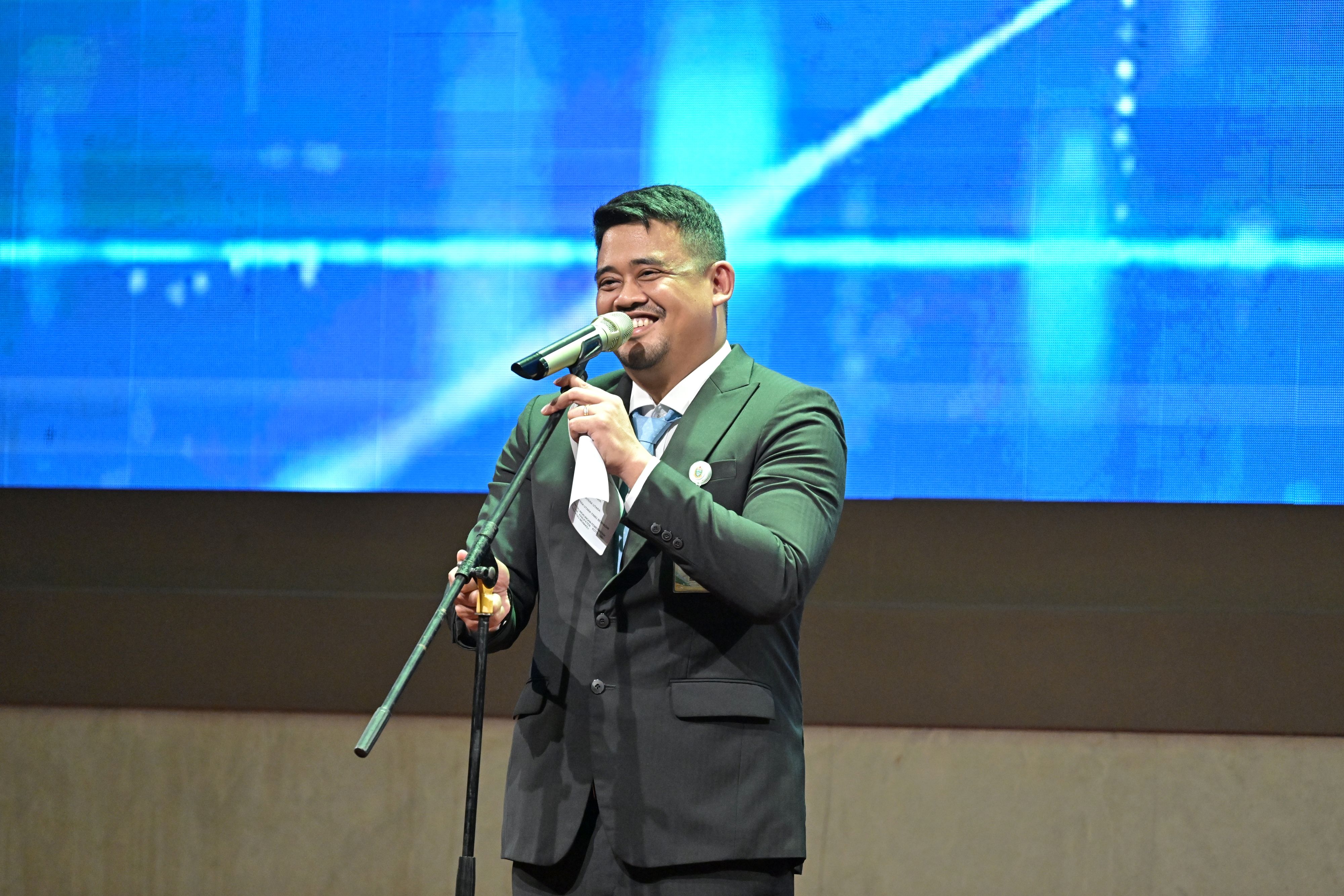 Gubernur Sumatera Utara (Sumut) Bobby Nasution meluncurkan Universal Health Coverage (UHC) Prioritas, Program Berobat Gratis (Probis) Sumut Berkah, di Graha Bhineka Perkasa Jaya, Lubukpakam.