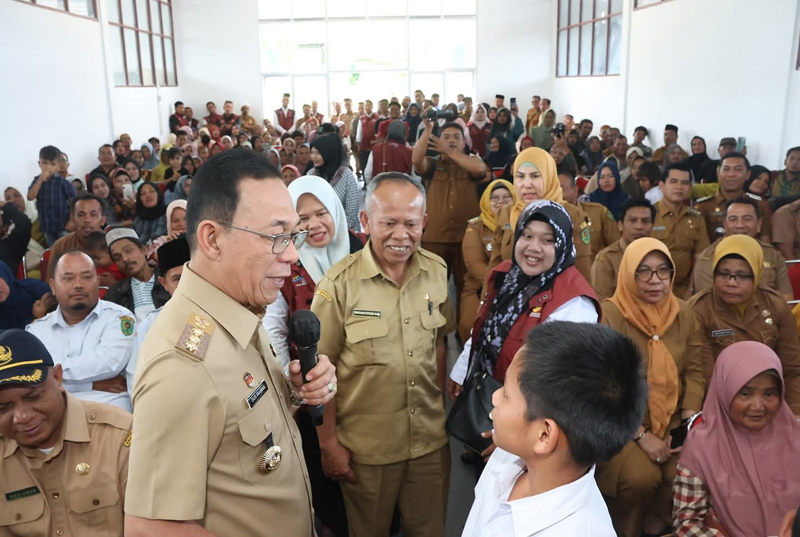 Bupati Tapsel, H. Gus Irawan Pasaribu, resmi buka kegiatan masa MPLS dan pemeriksaan kesehatan gratis (PKG) Sekolah Rakyat Terintegrasi 29 Tapsel, di UPT BLK Siharang-Karang.
