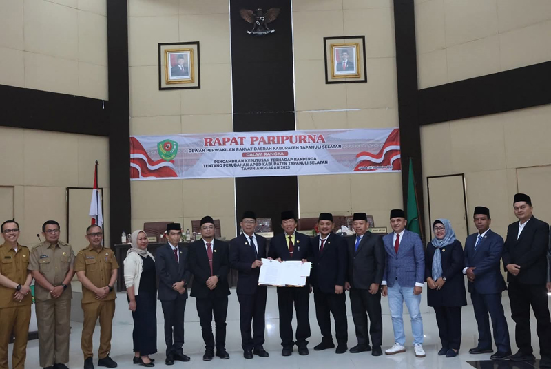 Bupati Tapsel, H Gus Irawan Pasaribu menyampaikan apresiasi atas kerja sama DPRD dalam pembahasan perubahan APBD.