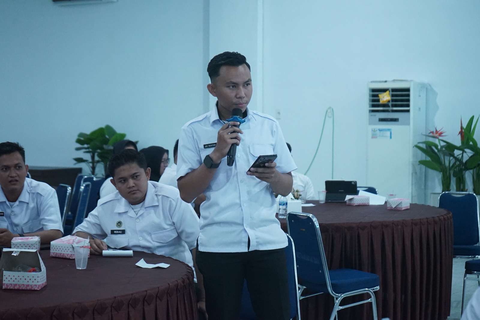 Rapat koordinasi percepatan Program Makan Gizi Gratis (MBG) di Aula Melati Kantor Bupati Asahan.
