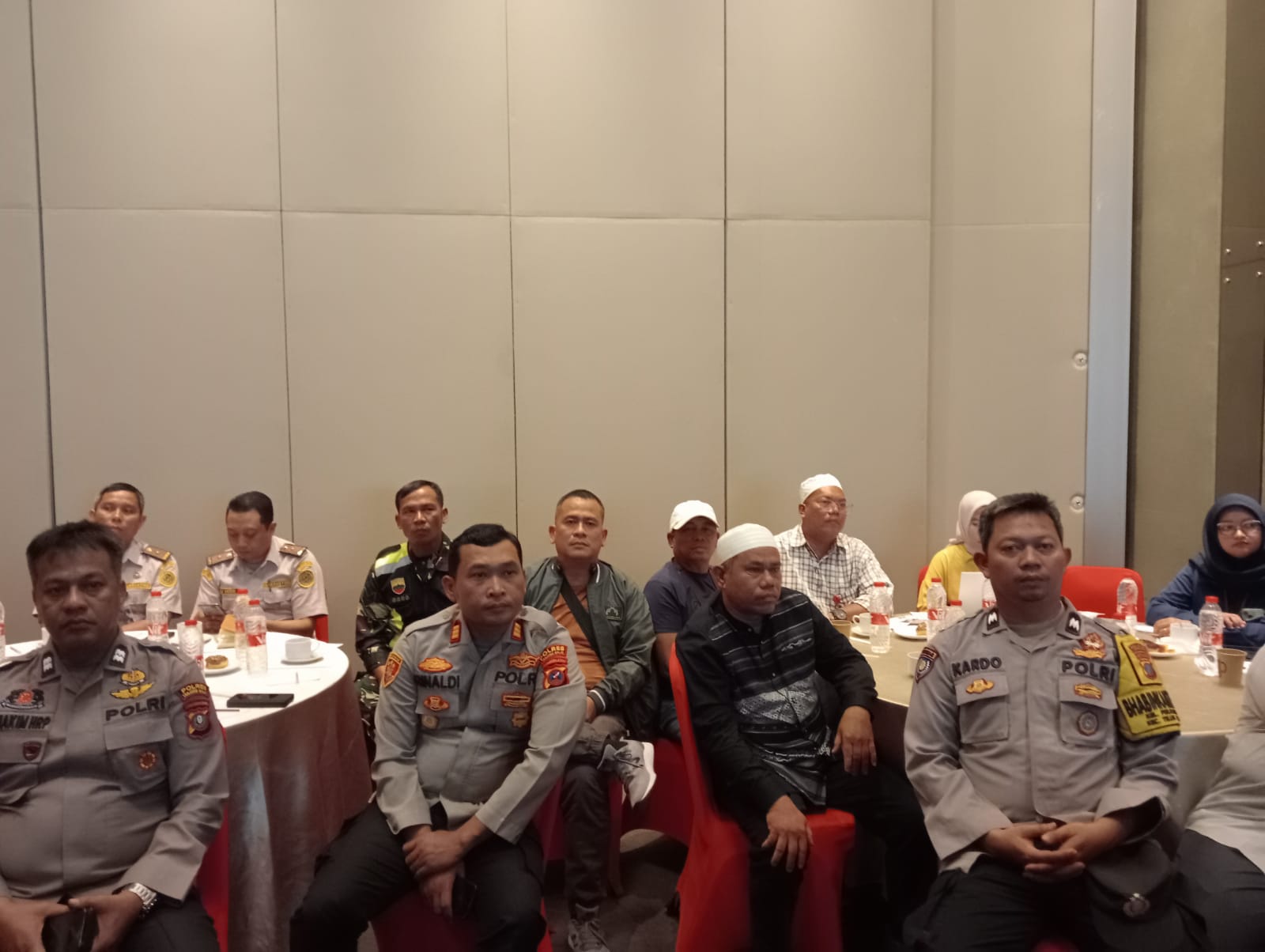 Kapolsek Teluk Nibung bersama pejabat instansi terkait hadiri sosialisasi Aplikasi All Indonesia dan rencana launching PMI Lounge di TPI Teluk Nibung.