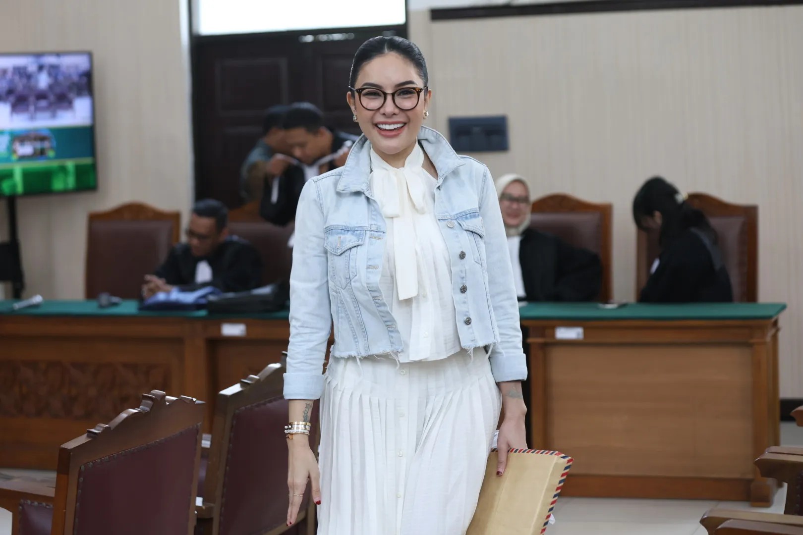 Aktris Nikita Mirzani melayangkan gugatan Rp244 miliar terhadap Reza Gladys terkait dugaan pelanggaran kesepakatan kerja sama. Sidang perdana digelar 8 Oktober 2025 di PN Jaksel.