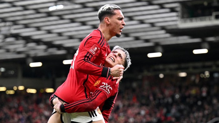 Antony dan Alejandro Garnacho, dua eks pemain Manchester United yang sama-sama mengaku pernah diasingkan dalam &ldquo;Bomb Squad&rdquo; sebelum akhirnya hengkang.