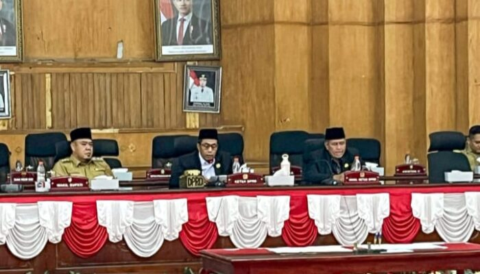 Rapat Paripurna DPRD Batubara mengesahkan Ranperda P-APBD Tahun Anggaran 2025 di Ruang Rapat Paripurna DPRD, Limapuluh.