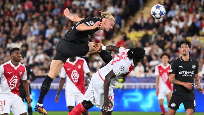 Erling Haaland mencetak dua gol untuk Manchester City, namun penalti Eric Dier di menit akhir membuat laga kontra AS Monaco berakhir imbang 2-2.
