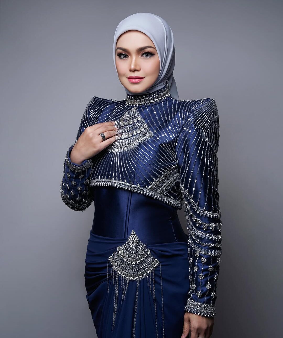 Siti Nurhaliza tetap awet muda berkat olahraga dan pikiran positif.