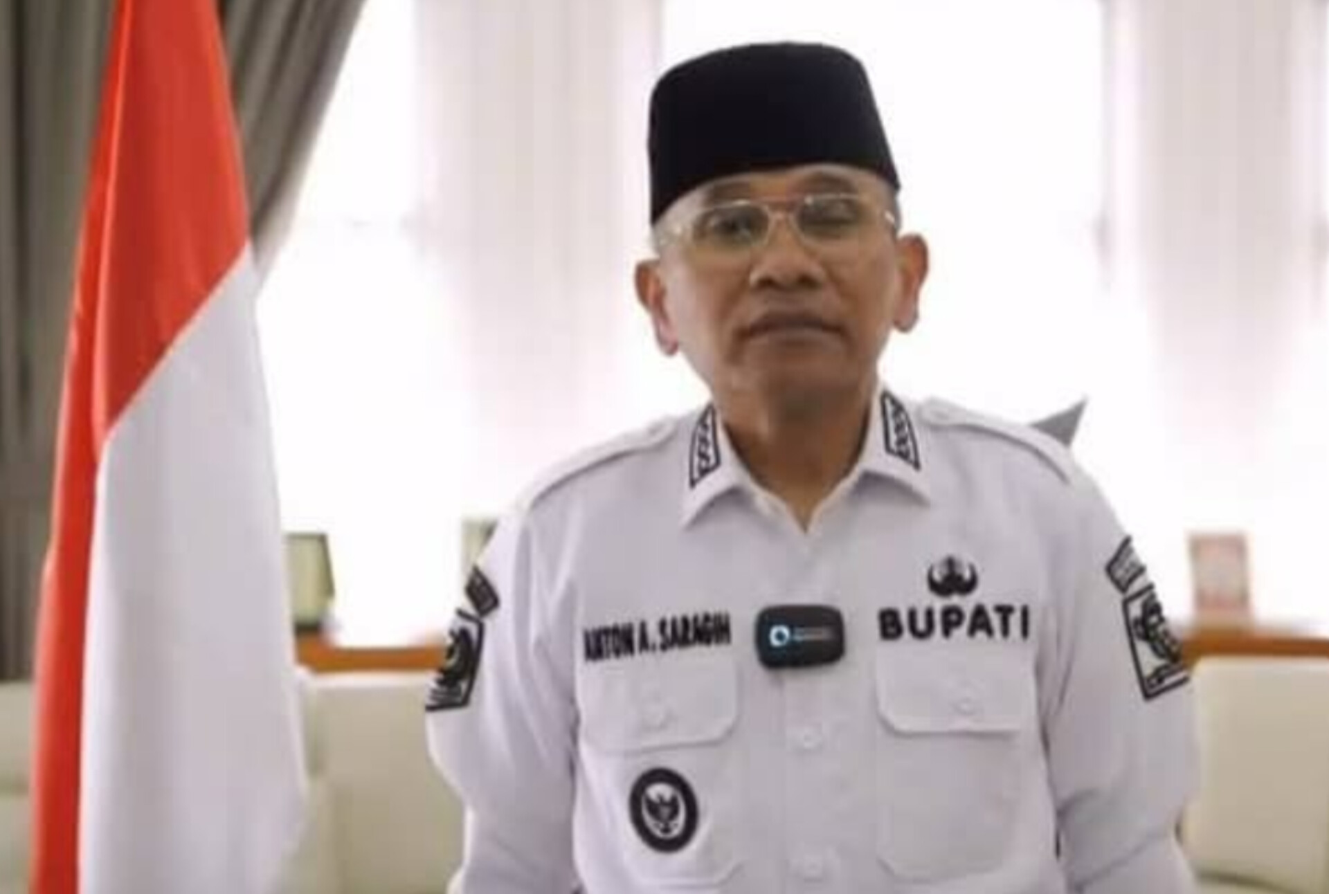 Bupati Simalungun Anton Achmad Saragih menegaskan penolakan konversi kebun teh PTPN IV Sidamanik menjadi sawit, demi lindungi lingkungan dan ekonomi rakyat.