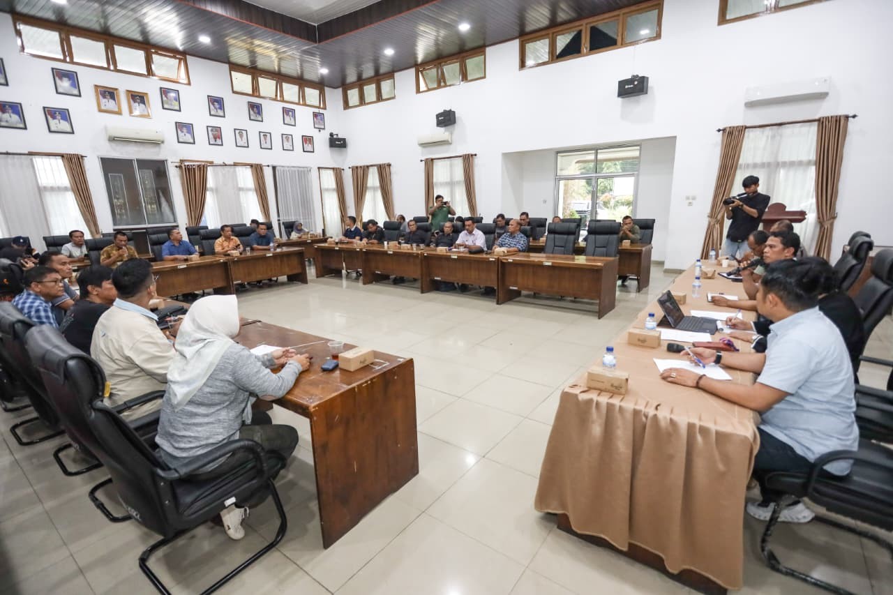 Rapat teknis rencana perobohan Gedung IV Pasar Horas, dipimpin Sekda Junaedi Antonius Sitanggang.
