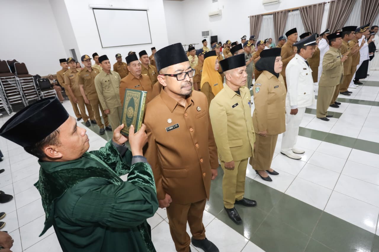 Pelantikan pejabat administrator dan pengawas Pemko Pematangsiantar.