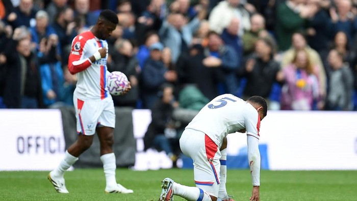 Ekspresi kecewa pemain Crystal Palace setelah rekor 19 laga tak terkalahkan mereka berakhir usai kalah dari Everton, Minggu (5/10/2025).