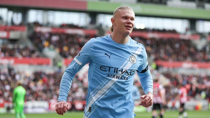 Erling Haaland merayakan gol tunggal Manchester City ke gawang Brentford di Liga Inggris, Minggu (5102025).