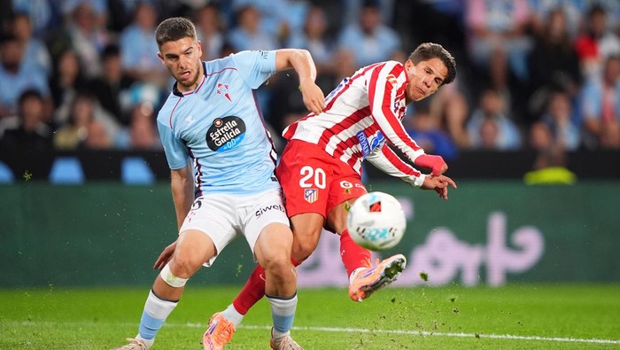 Iago Aspas merayakan gol penyama kedudukan ke gawang Atletico Madrid dalam lanjutan LaLiga di Estadio Abanca-Bala&iacute;dos, Senin (6/10/2025).