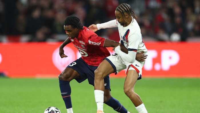 Ethan Mbappe rayakan gol penyeimbang Lille ke gawang PSG pada laga Ligue 1, Senin (6/10/2025) dini hari WIB.