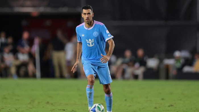 Sergio Busquets resmi umumkan pensiun di akhir musim MLS 2025 bersama Inter Miami, dan membuka peluang jadi pelatih di masa depan.