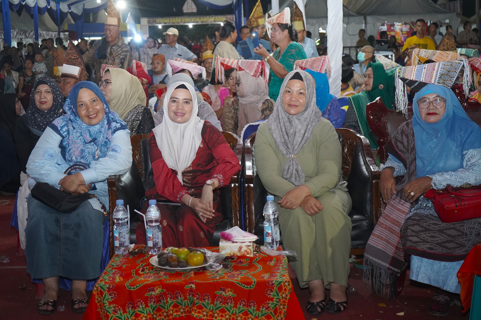 Penampilan memukau seni budaya etnis Simalungun di PSBD ke-6 Kabupaten Asahan, Minggu (5/10/2025) malam.