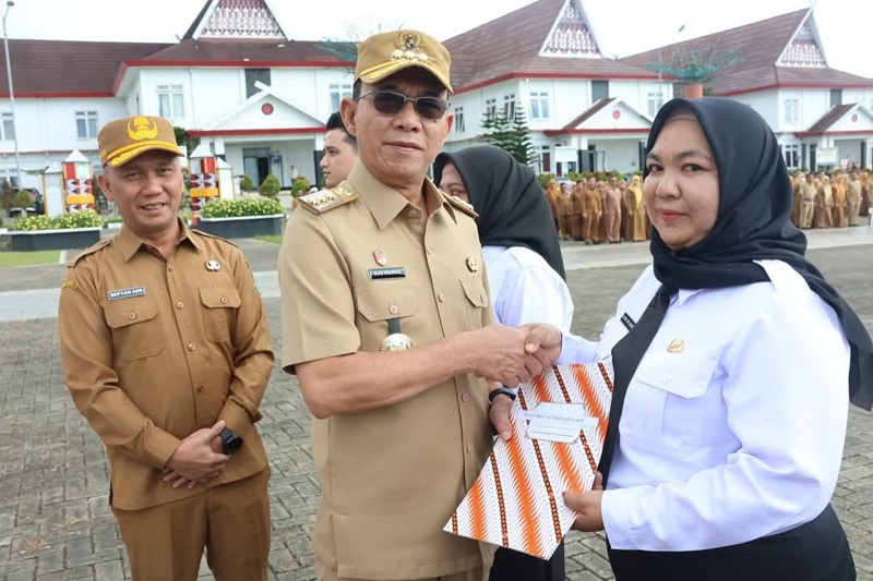 Bupati Tapsel, H. Gus Irawan Pasaribu resmi menyerahkan SK Pegawai Pemerintah dengan Perjanjian Kerja (P3K) Tahap II sebanyak 371 orang.