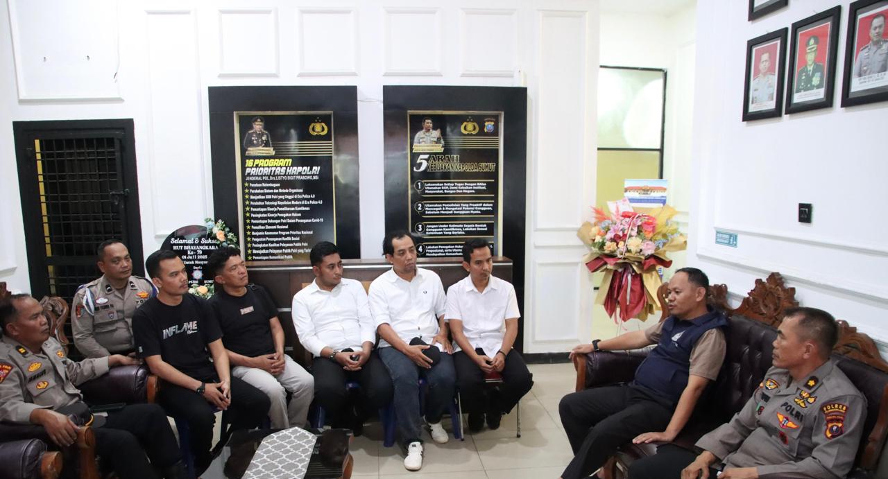 Plt. Kapolres Pelabuhan Belawan AKBP Wahyudi Rahman memimpin kegiatan Analisa dan Evaluasi (Anev) Akhir Operasi Kancil Toba 2025 di Lobi Polres Belawan, Senin (5102025).