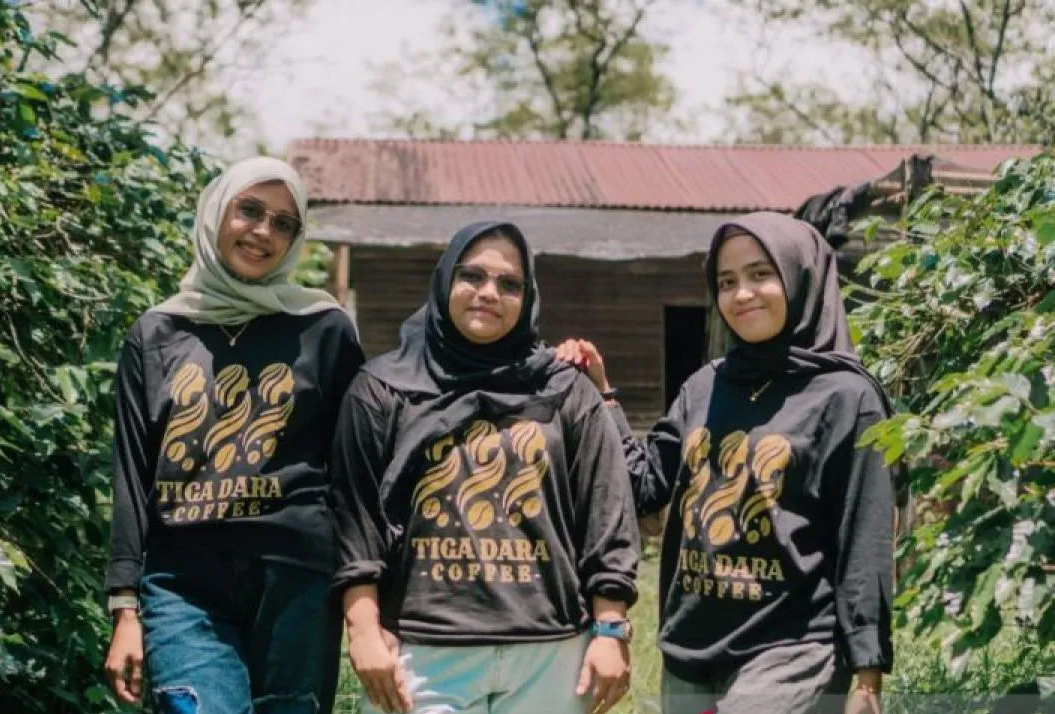 Tiga perempuan muda pendiri Tiga Dara Coffee&mdash;Sartika Permata Nasution, Dita Mutiara Harahap, dan Ayu Aziza Harahap&mdash;berhasil membawa kopi arabika Sipirok menembus pasar Jepang.