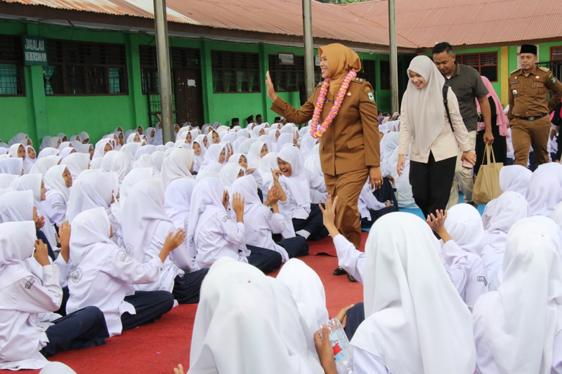 Wakil Wali Kota Herlina menghadiri peringatan Maulid Nabi Muhammad SAW 1447 H di Madrasah Tsanawiyah Negeri (MTsN) Pematangsiantar.