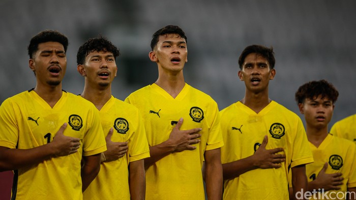 FIFA resmi menjatuhkan sanksi kepada Federasi Sepakbola Malaysia (FAM) usai terungkap skandal naturalisasi palsu tujuh pemain asing.