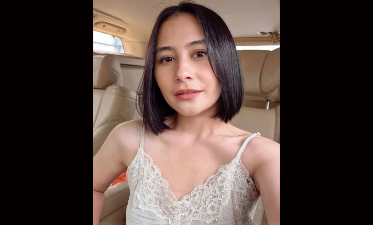 Prilly Latuconsina tampil mempesona dengan rambut pendek barunya yang membuat sang kekasih, Omara Esteghlal, terpana.