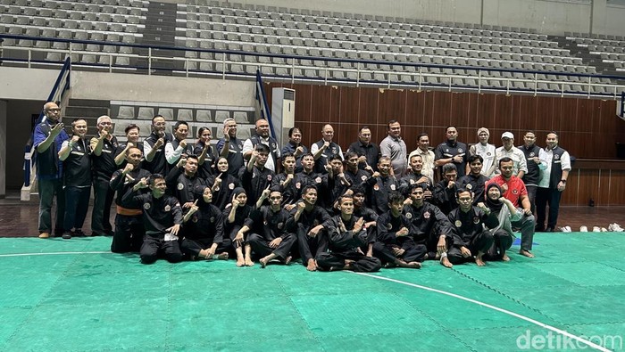Tim pencak silat Indonesia menjalani latihan intensif di Padepokan Pencak Silat TMII, Jakarta Timur, menjelang SEA Games 2025.