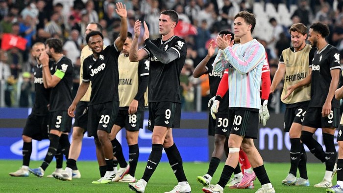 Para pemain Juventus. Meski belum terkalahkan musim ini, Bianconeri dinilai belum siap bersaing memperebutkan Scudetto.
