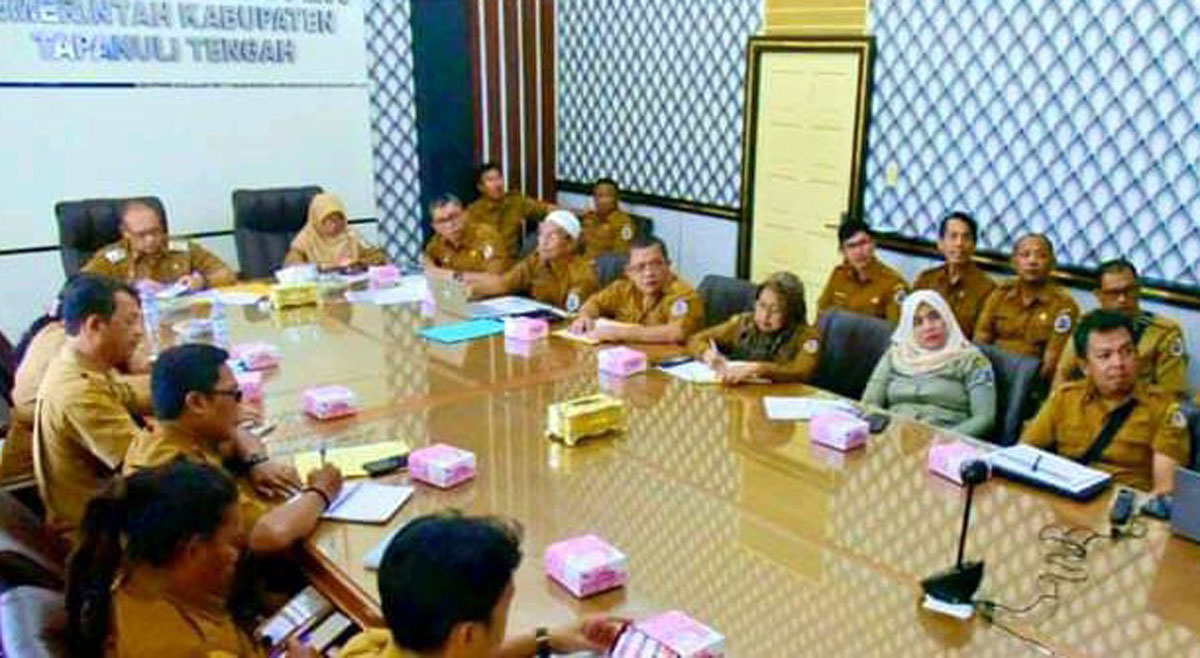 Rapat Koordinasi dan Evaluasi MCSP bersama Korsupgah KPK secara virtual dari Kantor Bupati Tapteng, Selasa (7102025).