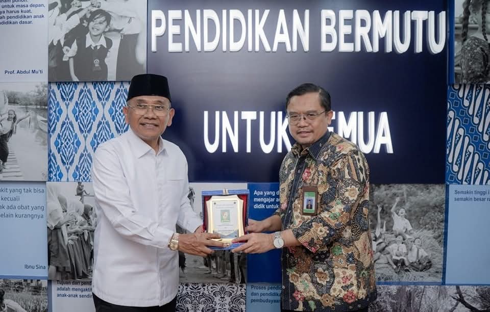 Bupati Simalungun Anton Achmad Saragih menemui Dirjen PAUD Dikdasmen Gogot Suharwoto di Jakarta, Rabu (8/10).