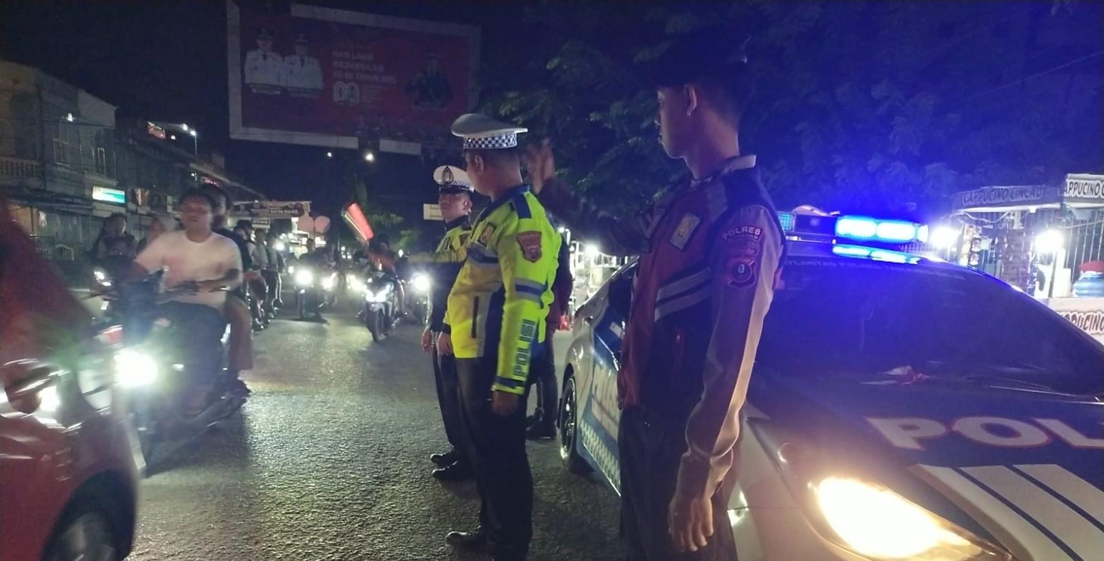 Personel Sat Lantas Polres Tanjungbalai melaksanakan Blue Light Patrol di sejumlah titik Kota Tanjungbalai, Kamis (9/10/2025) dini hari.