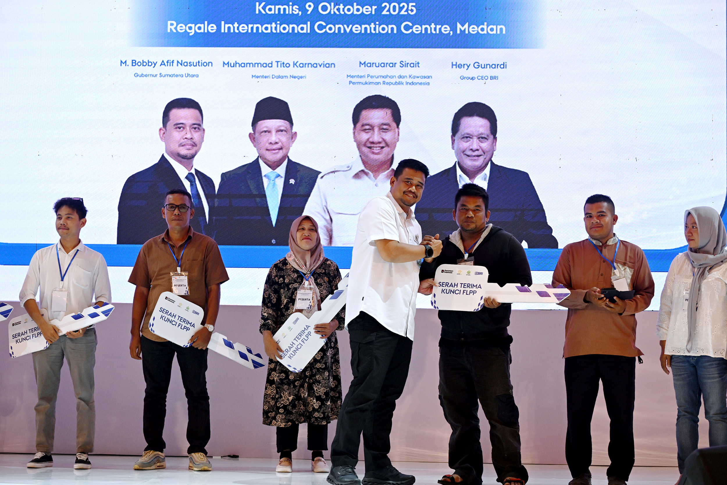 Gubernur Sumatera Utara Muhammad Bobby Afif Nasution bersama Anggota DPR RI Musa Rajekshah mendampingi Menteri PKP Maruarar Sirait dan Menteri Dalam Negeri Tito Karnavian saat Sosialisasi Kredit.