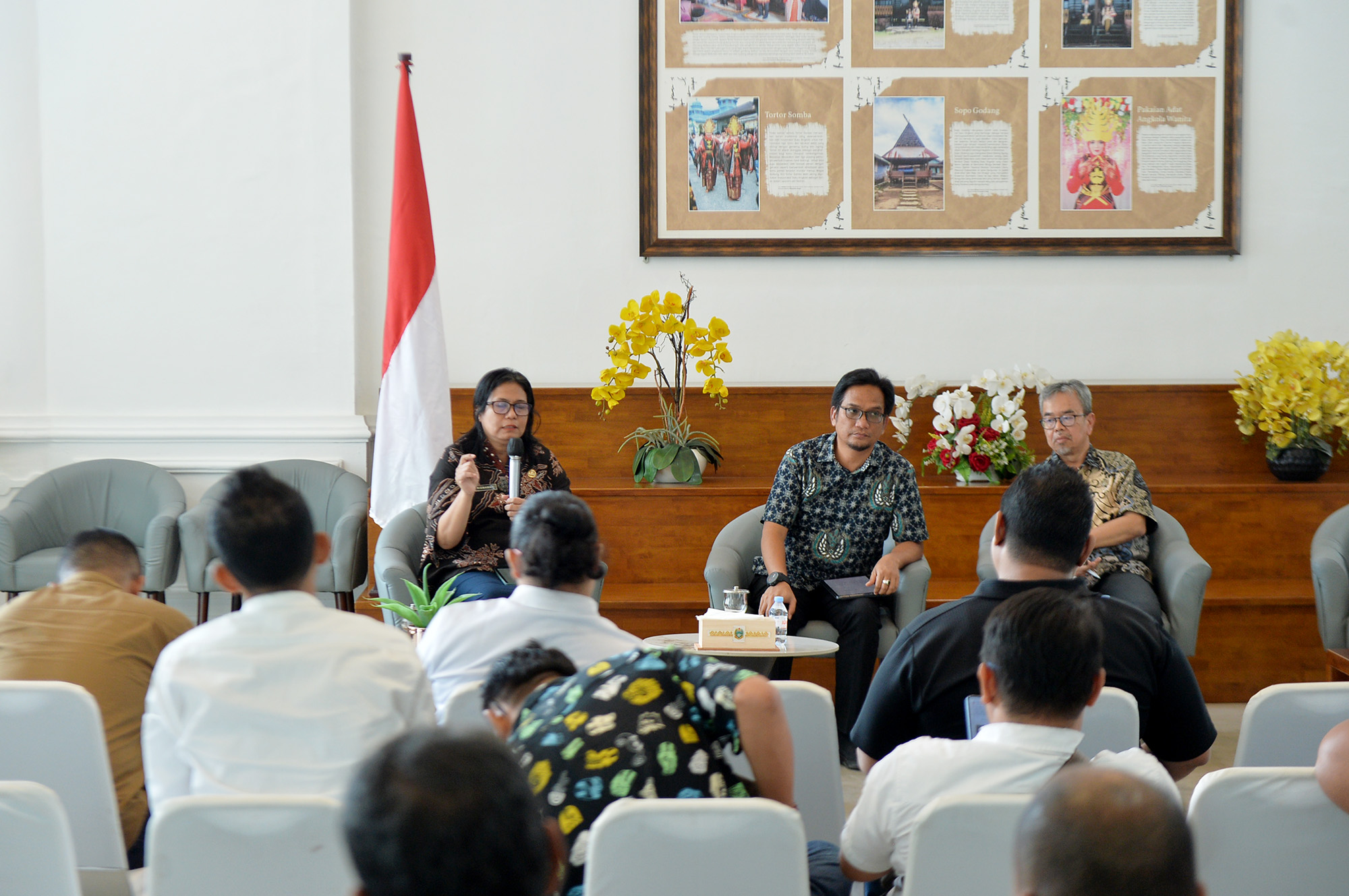 Kabid Persandian dan Keamanan Informasi Dinas Kominfo Sumut, Rismawati Simanjuntak saat konferensi pers di Kantor Gubernur Sumut, Jalan Pangeran Diponegoro Nomor 30, Medan, Kamis (9/10/2025).
