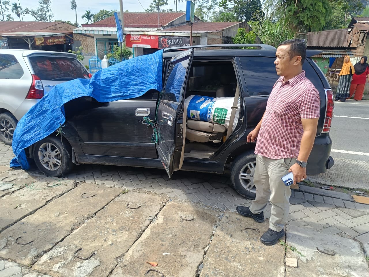 Mobil Daihatsu Xenia yang memuat jahe curian ditemukan setelah kecelakaan di Jalan Besar Pematangsiantar-Saribudolok, Simalungun.