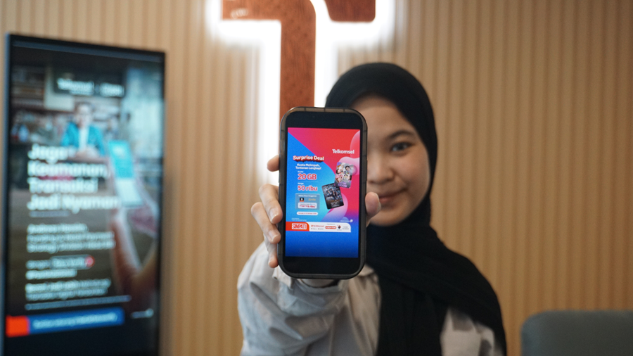 Telkomsel kembali manjakan pelanggan setianya lewat program Surprise Deal, promo paket internet spesial dengan berbagai benefit tambahan dan harga terjangkau.
