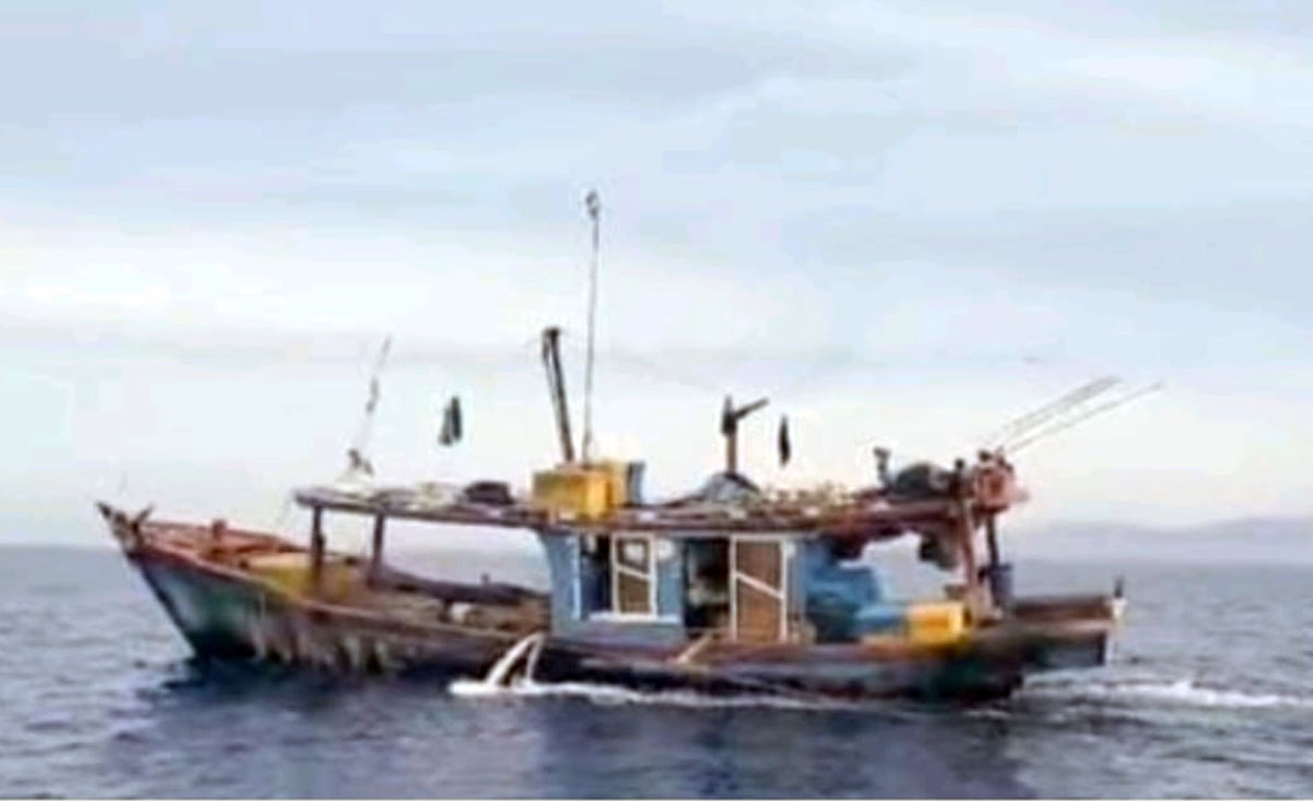 Kapal nelayan asal Sibolga, Sumatera Utara, diamankan aparat Satpol Airud Polres Aceh Singkil setelah diduga melakukan ilegal fishing di perairan Singkil, Jumat (10/10/2025).