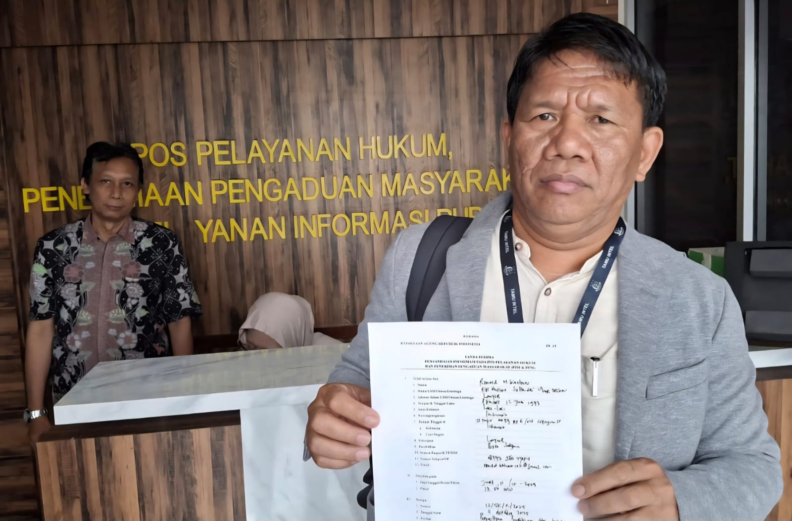 Kuasa hukum Rahmadi, Ronald Siahaan melapor ke Kejagung RI terkait dugaan pelanggaran etik dua jaksa di Tanjungbalai.