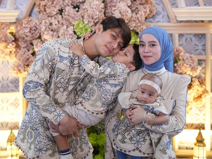 Lesti Kejora dan Rizky Billar umumkan kabar kehamilan anak ketiga lewat unggahan video manis di Instagram.