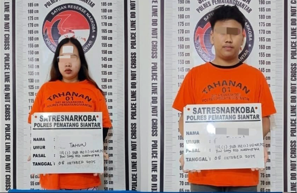 SW dan DT diamankan bersama barang bukti 13 butir pil ekstasi.