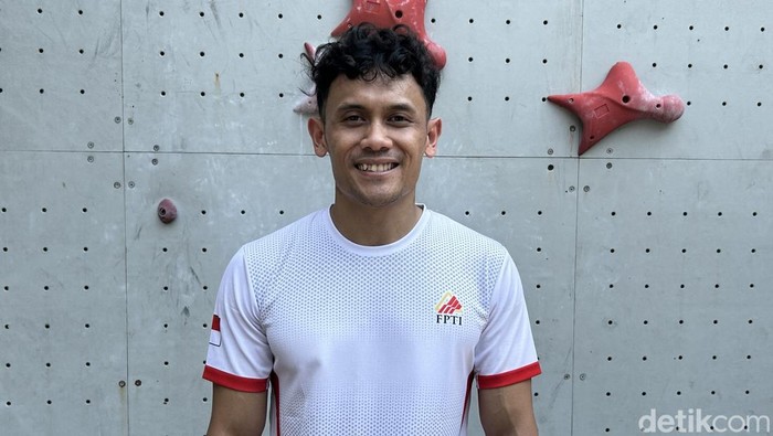 Atlet panjat tebing Indonesia, Veddriq Leonardo, absen di SEA Games Thailand 2025 untuk fokus ke kualifikasi Asian Games 2026. Meski begitu, ia tetap mendukung penuh tim muda Indonesia.