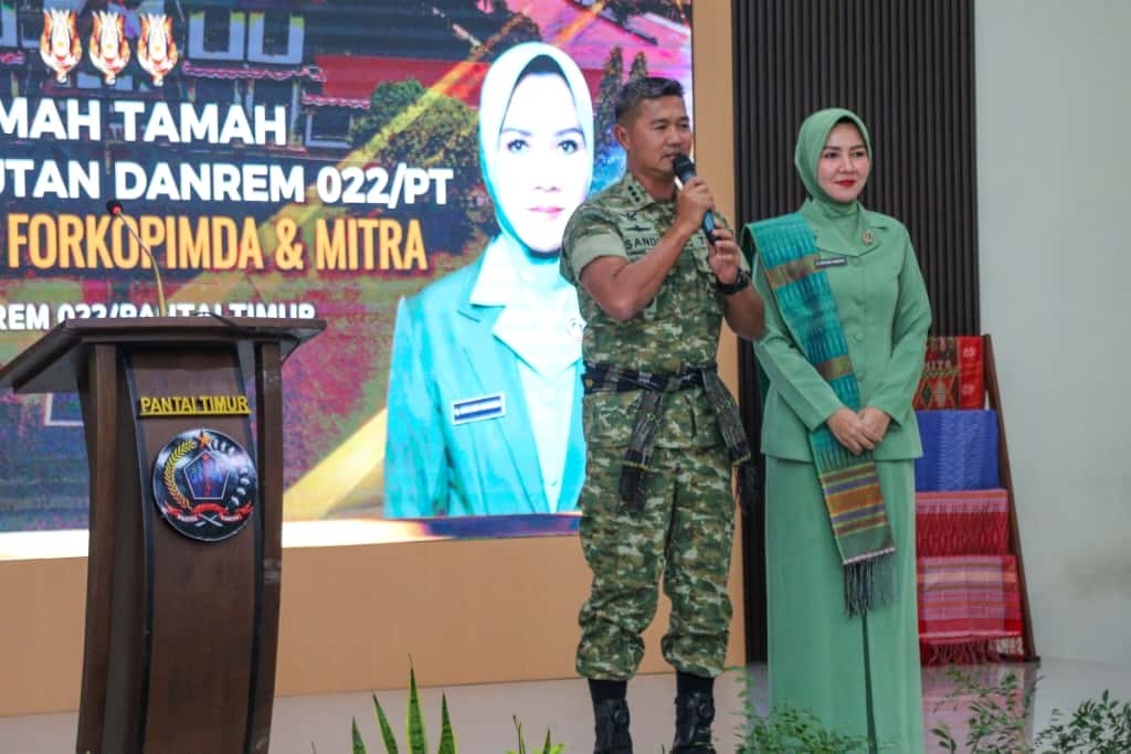 Kolonel Inf Sandi Kamidianto resmi jabat Danrem 022/PT. Tegaskan TNI untuk rakyat dan siap bersinergi dengan pemerintah daerah menuju Indonesia Emas 2045.