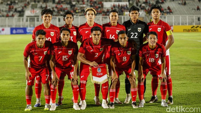 Timnas Indonesia U-23 saat menghadapi India U-23 di Stadion Madya, Jakarta, Senin (13/10/2025).