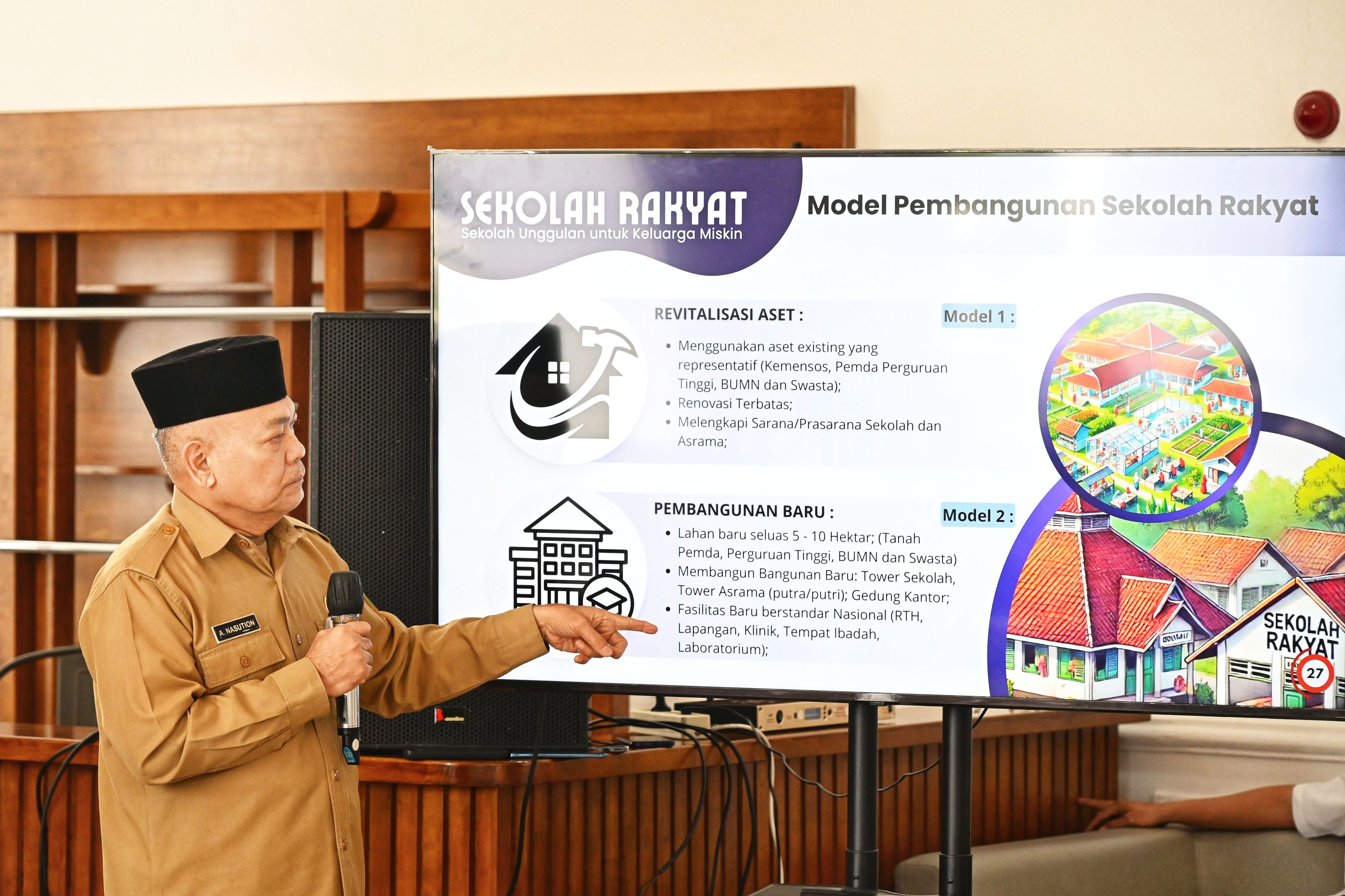 Dinsos) Asren Nasution menjelaskan program Sekolah Rakyat, dalam Konferensi Pers bertema Memutus Mata Rantai Kemiskinan dan Perlindungan Kelompok Rentan, yang difasilitasi Dinas Kominfo Sumut.