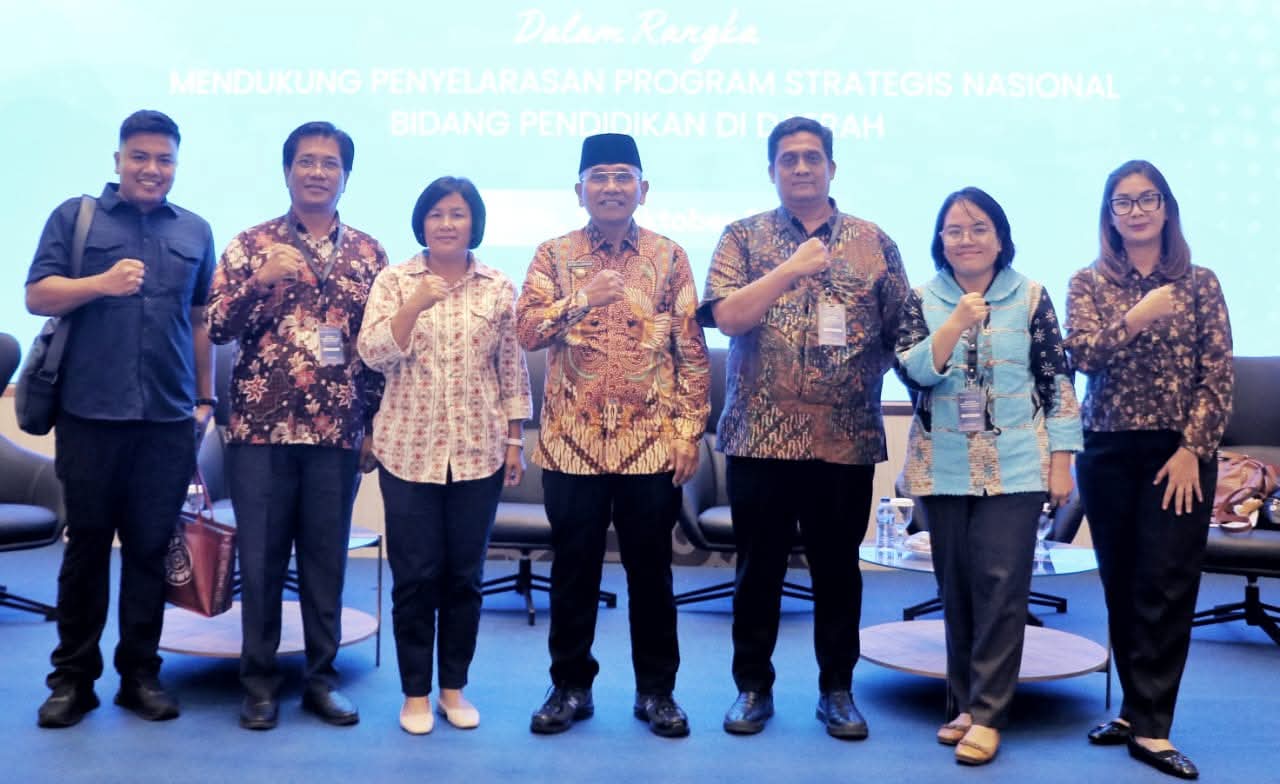 Bupati Simalungun Dr. H. Anton Achmad Saragih menandatangani MoU kerja sama pendidikan dengan YPAN di Kemendikbudristek, Jakarta.