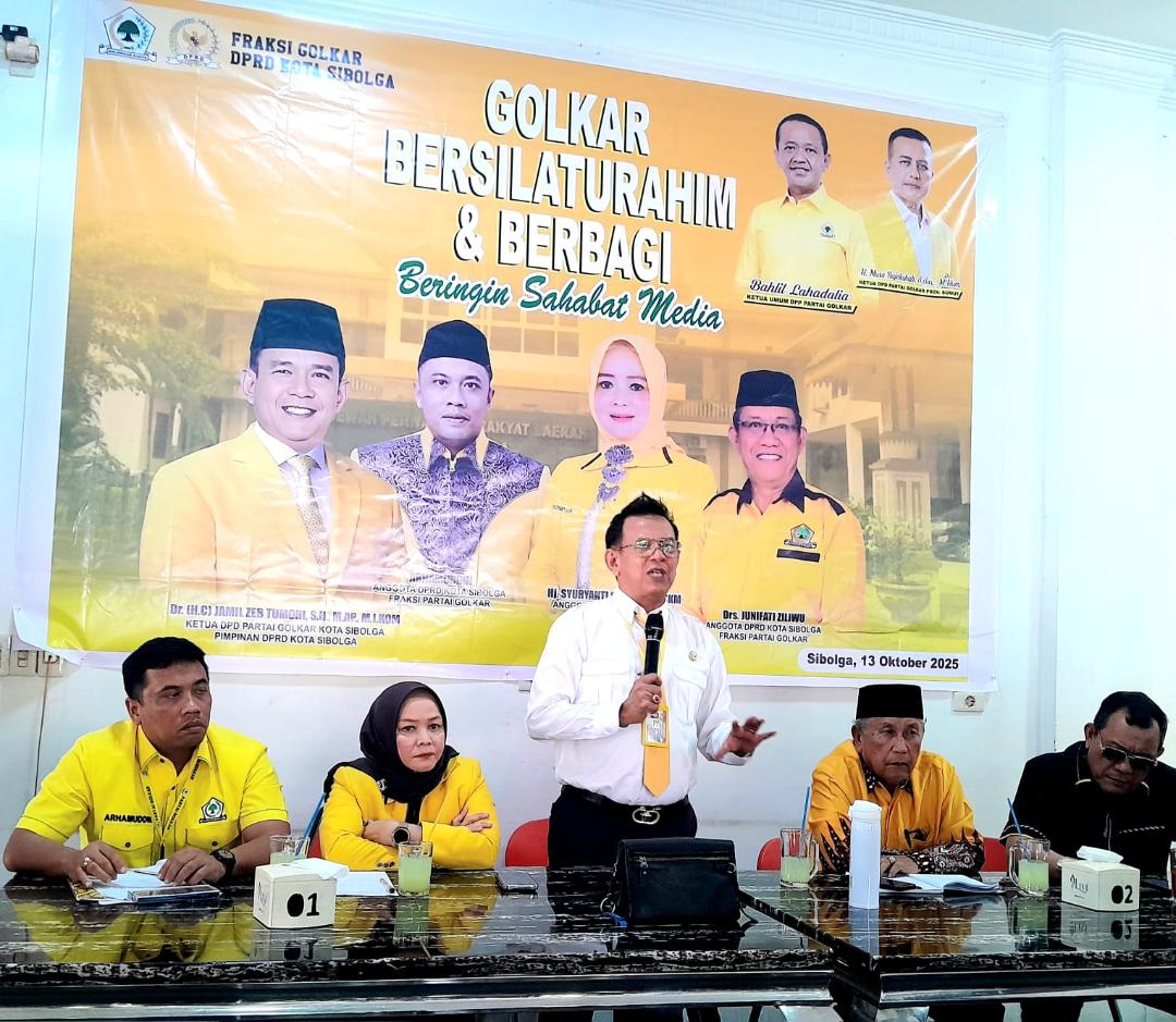 Ketua DPD Partai Golkar Sibolga, Jamil Zeb Tumori, bersama tiga anggota Fraksi Golkar DPRD Sibolga saat berdiskusi dengan awak media di Kota Sibolga.