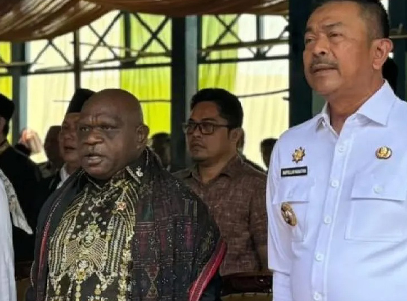 Menteri Hak Asasi Manusia Republik Indonesia Natalius Pigai (tengah) di Kabupaten Mandailing Natal.