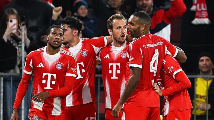 Harry Kane merayakan gol pembuka ke gawang Borussia Dortmund dalam laga Der Klassiker di Allianz Arena, Sabtu (18/10/2025). Bayern Munich menang 2-1 dan kukuh di puncak klasemen Bundesliga.