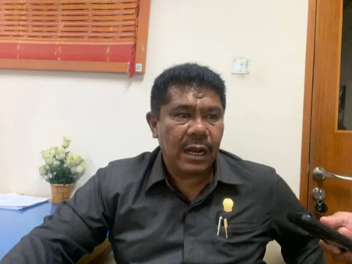 Anggota Komisi B DPRD Sumut, Manaek Hutasoit, mendesak pemerintah menuntaskan persoalan pupuk subsidi di Tapteng dan Taput.